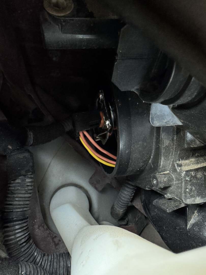 Opel Vectra C original Scheinwerfer vorn links Halogen Zubeh&ouml;r schwarzer Hintergrund Bj.2005